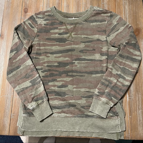 Wildflowers Sweaters - Camo pullover